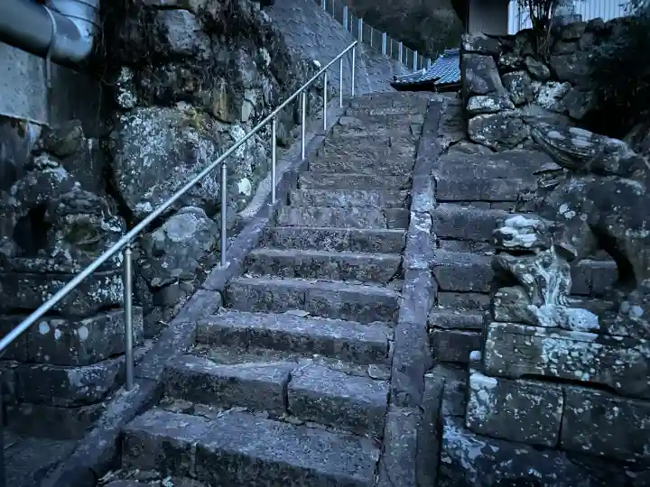 湯神社の{uncategorized: "未分類", other: "その他", undefined: "問題あり", building: "その他建物", grave: "お墓", sacred_gate: "鳥居", guardian: "狛犬", statue: "像", buddha: "仏像", history: "歴史", nature: "自然", garden: "庭園", animal: "動物", pagoda: "塔", temizu: "手水舎", mountain_gate: "山門・神門", sanctuary: "本殿・本堂", subordinate: "末社・摂社", art: "芸術", scenery: "景色", jizo: "地蔵", ema: "絵馬", goshuin: "御朱印", omikuji: "おみくじ", items: "授与品その他", amulet: "お守り", goshuincho: "御朱印帳", eats: "食事", festival: "お祭り", votive_dance: "神楽", shichigosan: "七五三参", wedding: "結婚式", experience: "体験その他", initially: "初詣", around: "周辺", anti_infection: "感染症対策"}
