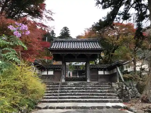 悉地院の山門