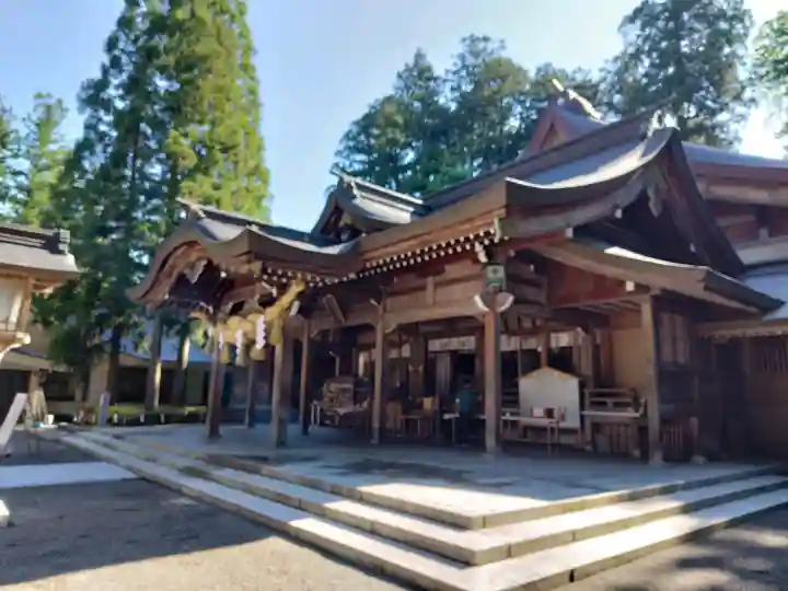 白山比咩神社の{uncategorized: "未分類", other: "その他", undefined: "問題あり", building: "その他建物", grave: "お墓", sacred_gate: "鳥居", guardian: "狛犬", statue: "像", buddha: "仏像", history: "歴史", nature: "自然", garden: "庭園", animal: "動物", pagoda: "塔", temizu: "手水舎", mountain_gate: "山門・神門", sanctuary: "本殿・本堂", subordinate: "末社・摂社", art: "芸術", scenery: "景色", jizo: "地蔵", ema: "絵馬", goshuin: "御朱印", omikuji: "おみくじ", items: "授与品その他", amulet: "お守り", goshuincho: "御朱印帳", eats: "食事", festival: "お祭り", votive_dance: "神楽", shichigosan: "七五三参", wedding: "結婚式", experience: "体験その他", initially: "初詣", around: "周辺", anti_infection: "感染症対策"}