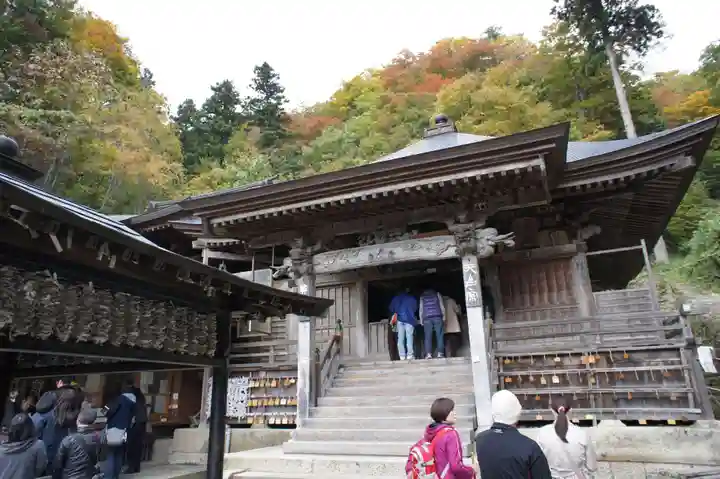 宝珠山 立石寺の本殿・本堂