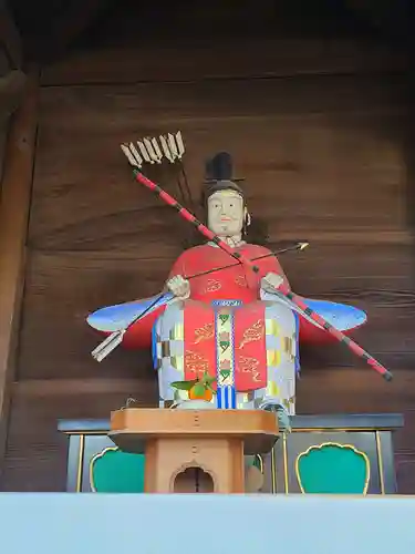 艮神社の像