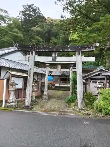 住吉神社の{uncategorized: "未分類", other: "その他", undefined: "問題あり", building: "その他建物", grave: "お墓", sacred_gate: "鳥居", guardian: "狛犬", statue: "像", buddha: "仏像", history: "歴史", nature: "自然", garden: "庭園", animal: "動物", pagoda: "塔", temizu: "手水舎", mountain_gate: "山門・神門", sanctuary: "本殿・本堂", subordinate: "末社・摂社", art: "芸術", scenery: "景色", jizo: "地蔵", ema: "絵馬", goshuin: "御朱印", omikuji: "おみくじ", items: "授与品その他", amulet: "お守り", goshuincho: "御朱印帳", eats: "食事", festival: "お祭り", votive_dance: "神楽", shichigosan: "七五三参", wedding: "結婚式", experience: "体験その他", initially: "初詣", around: "周辺", anti_infection: "感染症対策"}