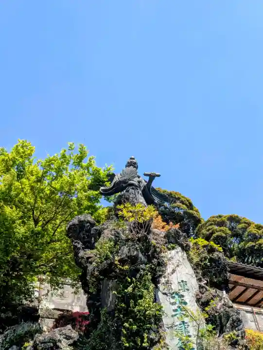 建長寺 半僧坊の{uncategorized: "未分類", other: "その他", undefined: "問題あり", building: "その他建物", grave: "お墓", sacred_gate: "鳥居", guardian: "狛犬", statue: "像", buddha: "仏像", history: "歴史", nature: "自然", garden: "庭園", animal: "動物", pagoda: "塔", temizu: "手水舎", mountain_gate: "山門・神門", sanctuary: "本殿・本堂", subordinate: "末社・摂社", art: "芸術", scenery: "景色", jizo: "地蔵", ema: "絵馬", goshuin: "御朱印", omikuji: "おみくじ", items: "授与品その他", amulet: "お守り", goshuincho: "御朱印帳", eats: "食事", festival: "お祭り", votive_dance: "神楽", shichigosan: "七五三参", wedding: "結婚式", experience: "体験その他", initially: "初詣", around: "周辺", anti_infection: "感染症対策"}