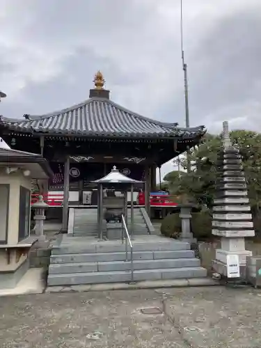 井戸寺の{uncategorized: "未分類", other: "その他", undefined: "問題あり", building: "その他建物", grave: "お墓", sacred_gate: "鳥居", guardian: "狛犬", statue: "像", buddha: "仏像", history: "歴史", nature: "自然", garden: "庭園", animal: "動物", pagoda: "塔", temizu: "手水舎", mountain_gate: "山門・神門", sanctuary: "本殿・本堂", subordinate: "末社・摂社", art: "芸術", scenery: "景色", jizo: "地蔵", ema: "絵馬", goshuin: "御朱印", omikuji: "おみくじ", items: "授与品その他", amulet: "お守り", goshuincho: "御朱印帳", eats: "食事", festival: "お祭り", votive_dance: "神楽", shichigosan: "七五三参", wedding: "結婚式", experience: "体験その他", initially: "初詣", around: "周辺", anti_infection: "感染症対策"}