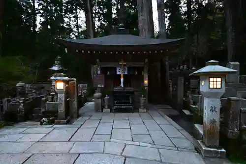 高野山金剛峯寺奥の院(和歌山県)