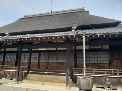 西隆寺の本殿・本堂