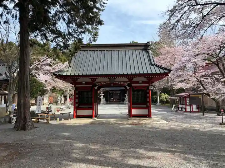 冨士御室浅間神社の{uncategorized: "未分類", other: "その他", undefined: "問題あり", building: "その他建物", grave: "お墓", sacred_gate: "鳥居", guardian: "狛犬", statue: "像", buddha: "仏像", history: "歴史", nature: "自然", garden: "庭園", animal: "動物", pagoda: "塔", temizu: "手水舎", mountain_gate: "山門・神門", sanctuary: "本殿・本堂", subordinate: "末社・摂社", art: "芸術", scenery: "景色", jizo: "地蔵", ema: "絵馬", goshuin: "御朱印", omikuji: "おみくじ", items: "授与品その他", amulet: "お守り", goshuincho: "御朱印帳", eats: "食事", festival: "お祭り", votive_dance: "神楽", shichigosan: "七五三参", wedding: "結婚式", experience: "体験その他", initially: "初詣", around: "周辺", anti_infection: "感染症対策"}