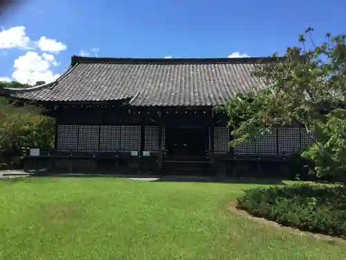 勧修寺の本殿・本堂