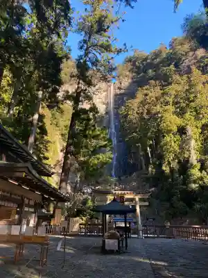 熊野那智大社の{uncategorized: "未分類", other: "その他", undefined: "問題あり", building: "その他建物", grave: "お墓", sacred_gate: "鳥居", guardian: "狛犬", statue: "像", buddha: "仏像", history: "歴史", nature: "自然", garden: "庭園", animal: "動物", pagoda: "塔", temizu: "手水舎", mountain_gate: "山門・神門", sanctuary: "本殿・本堂", subordinate: "末社・摂社", art: "芸術", scenery: "景色", jizo: "地蔵", ema: "絵馬", goshuin: "御朱印", omikuji: "おみくじ", items: "授与品その他", amulet: "お守り", goshuincho: "御朱印帳", eats: "食事", festival: "お祭り", votive_dance: "神楽", shichigosan: "七五三参", wedding: "結婚式", experience: "体験その他", initially: "初詣", around: "周辺", anti_infection: "感染症対策"}