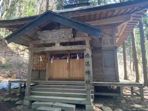 抱返神社の本殿