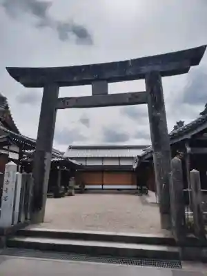 蛭子神社の{uncategorized: "未分類", other: "その他", undefined: "問題あり", building: "その他建物", grave: "お墓", sacred_gate: "鳥居", guardian: "狛犬", statue: "像", buddha: "仏像", history: "歴史", nature: "自然", garden: "庭園", animal: "動物", pagoda: "塔", temizu: "手水舎", mountain_gate: "山門・神門", sanctuary: "本殿・本堂", subordinate: "末社・摂社", art: "芸術", scenery: "景色", jizo: "地蔵", ema: "絵馬", goshuin: "御朱印", omikuji: "おみくじ", items: "授与品その他", amulet: "お守り", goshuincho: "御朱印帳", eats: "食事", festival: "お祭り", votive_dance: "神楽", shichigosan: "七五三参", wedding: "結婚式", experience: "体験その他", initially: "初詣", around: "周辺", anti_infection: "感染症対策"}