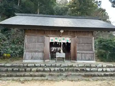 熊野神社(久米神社下の宮)の{uncategorized: "未分類", other: "その他", undefined: "問題あり", building: "その他建物", grave: "お墓", sacred_gate: "鳥居", guardian: "狛犬", statue: "像", buddha: "仏像", history: "歴史", nature: "自然", garden: "庭園", animal: "動物", pagoda: "塔", temizu: "手水舎", mountain_gate: "山門・神門", sanctuary: "本殿・本堂", subordinate: "末社・摂社", art: "芸術", scenery: "景色", jizo: "地蔵", ema: "絵馬", goshuin: "御朱印", omikuji: "おみくじ", items: "授与品その他", amulet: "お守り", goshuincho: "御朱印帳", eats: "食事", festival: "お祭り", votive_dance: "神楽", shichigosan: "七五三参", wedding: "結婚式", experience: "体験その他", initially: "初詣", around: "周辺", anti_infection: "感染症対策"}