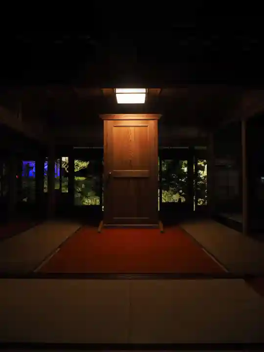 吸湖山 青岸寺の本殿・本堂