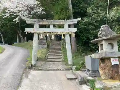 赤猪岩神社の{uncategorized: "未分類", other: "その他", undefined: "問題あり", building: "その他建物", grave: "お墓", sacred_gate: "鳥居", guardian: "狛犬", statue: "像", buddha: "仏像", history: "歴史", nature: "自然", garden: "庭園", animal: "動物", pagoda: "塔", temizu: "手水舎", mountain_gate: "山門・神門", sanctuary: "本殿・本堂", subordinate: "末社・摂社", art: "芸術", scenery: "景色", jizo: "地蔵", ema: "絵馬", goshuin: "御朱印", omikuji: "おみくじ", items: "授与品その他", amulet: "お守り", goshuincho: "御朱印帳", eats: "食事", festival: "お祭り", votive_dance: "神楽", shichigosan: "七五三参", wedding: "結婚式", experience: "体験その他", initially: "初詣", around: "周辺", anti_infection: "感染症対策"}