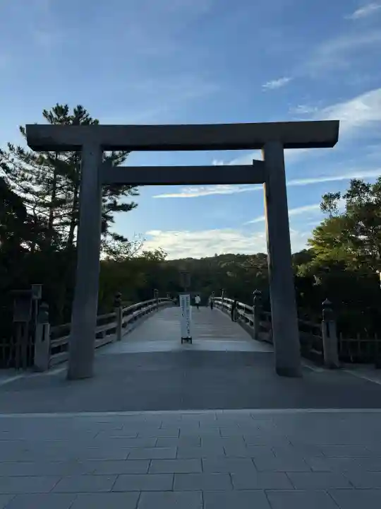 伊勢神宮内宮(皇大神宮)の{uncategorized: "未分類", other: "その他", undefined: "問題あり", building: "その他建物", grave: "お墓", sacred_gate: "鳥居", guardian: "狛犬", statue: "像", buddha: "仏像", history: "歴史", nature: "自然", garden: "庭園", animal: "動物", pagoda: "塔", temizu: "手水舎", mountain_gate: "山門・神門", sanctuary: "本殿・本堂", subordinate: "末社・摂社", art: "芸術", scenery: "景色", jizo: "地蔵", ema: "絵馬", goshuin: "御朱印", omikuji: "おみくじ", items: "授与品その他", amulet: "お守り", goshuincho: "御朱印帳", eats: "食事", festival: "お祭り", votive_dance: "神楽", shichigosan: "七五三参", wedding: "結婚式", experience: "体験その他", initially: "初詣", around: "周辺", anti_infection: "感染症対策"}
