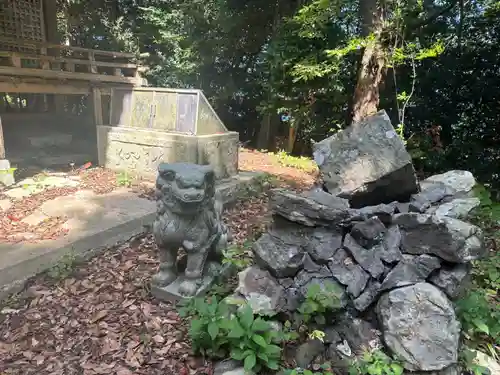 須須神社奥宮の狛犬