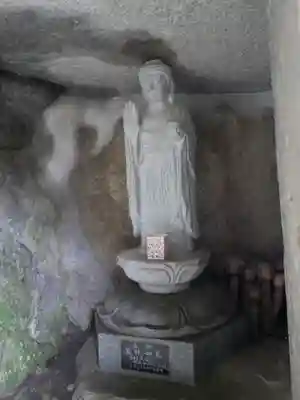岩角山 岩角寺の像