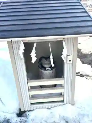 星置神社の{uncategorized: "未分類", other: "その他", undefined: "問題あり", building: "その他建物", grave: "お墓", sacred_gate: "鳥居", guardian: "狛犬", statue: "像", buddha: "仏像", history: "歴史", nature: "自然", garden: "庭園", animal: "動物", pagoda: "塔", temizu: "手水舎", mountain_gate: "山門・神門", sanctuary: "本殿・本堂", subordinate: "末社・摂社", art: "芸術", scenery: "景色", jizo: "地蔵", ema: "絵馬", goshuin: "御朱印", omikuji: "おみくじ", items: "授与品その他", amulet: "お守り", goshuincho: "御朱印帳", eats: "食事", festival: "お祭り", votive_dance: "神楽", shichigosan: "七五三参", wedding: "結婚式", experience: "体験その他", initially: "初詣", around: "周辺", anti_infection: "感染症対策"}