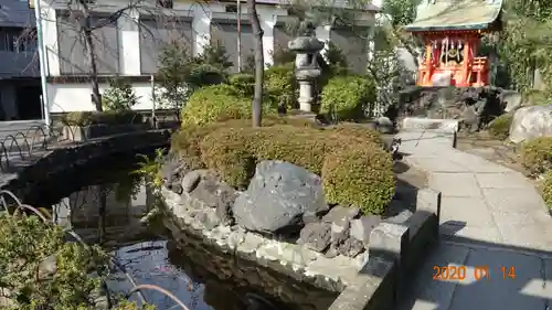 天祖諏訪神社の庭園
