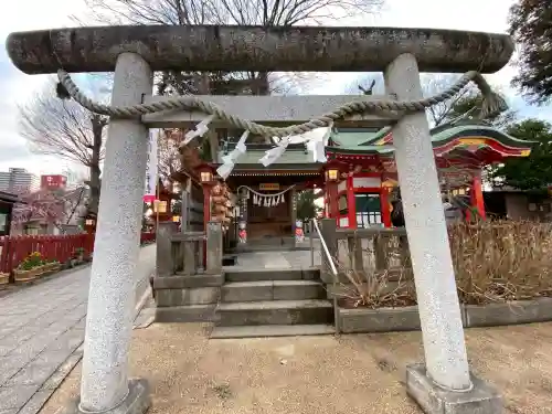川越八幡宮境内　民部稲荷神社の{uncategorized: "未分類", other: "その他", undefined: "問題あり", building: "その他建物", grave: "お墓", sacred_gate: "鳥居", guardian: "狛犬", statue: "像", buddha: "仏像", history: "歴史", nature: "自然", garden: "庭園", animal: "動物", pagoda: "塔", temizu: "手水舎", mountain_gate: "山門・神門", sanctuary: "本殿・本堂", subordinate: "末社・摂社", art: "芸術", scenery: "景色", jizo: "地蔵", ema: "絵馬", goshuin: "御朱印", omikuji: "おみくじ", items: "授与品その他", amulet: "お守り", goshuincho: "御朱印帳", eats: "食事", festival: "お祭り", votive_dance: "神楽", shichigosan: "七五三参", wedding: "結婚式", experience: "体験その他", initially: "初詣", around: "周辺", anti_infection: "感染症対策"}