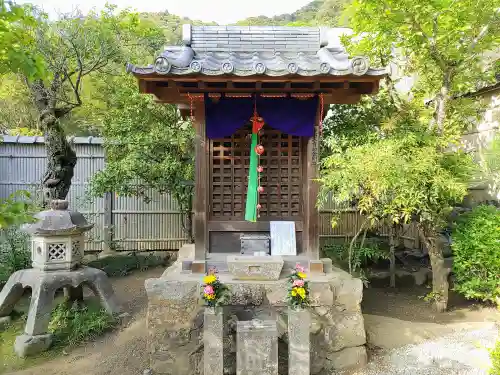 法起院の末社・摂社