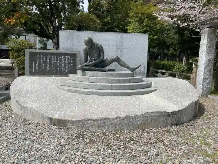 滋賀県護国神社の{uncategorized: "未分類", other: "その他", undefined: "問題あり", building: "その他建物", grave: "お墓", sacred_gate: "鳥居", guardian: "狛犬", statue: "像", buddha: "仏像", history: "歴史", nature: "自然", garden: "庭園", animal: "動物", pagoda: "塔", temizu: "手水舎", mountain_gate: "山門・神門", sanctuary: "本殿・本堂", subordinate: "末社・摂社", art: "芸術", scenery: "景色", jizo: "地蔵", ema: "絵馬", goshuin: "御朱印", omikuji: "おみくじ", items: "授与品その他", amulet: "お守り", goshuincho: "御朱印帳", eats: "食事", festival: "お祭り", votive_dance: "神楽", shichigosan: "七五三参", wedding: "結婚式", experience: "体験その他", initially: "初詣", around: "周辺", anti_infection: "感染症対策"}