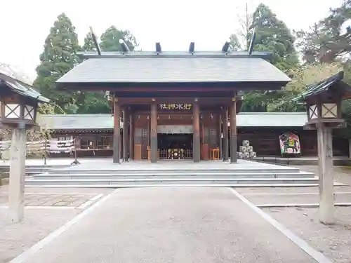 射水神社の本殿