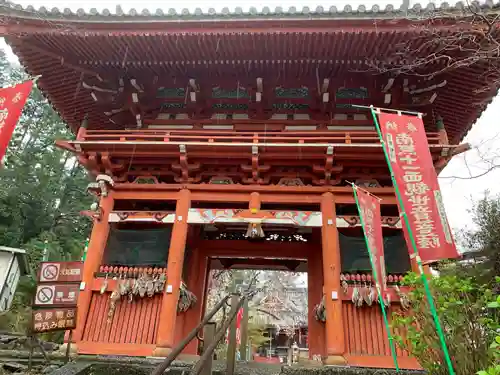 勝利寺の山門・神門
