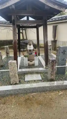 達磨寺の{uncategorized: "未分類", other: "その他", undefined: "問題あり", building: "その他建物", grave: "お墓", sacred_gate: "鳥居", guardian: "狛犬", statue: "像", buddha: "仏像", history: "歴史", nature: "自然", garden: "庭園", animal: "動物", pagoda: "塔", temizu: "手水舎", mountain_gate: "山門・神門", sanctuary: "本殿・本堂", subordinate: "末社・摂社", art: "芸術", scenery: "景色", jizo: "地蔵", ema: "絵馬", goshuin: "御朱印", omikuji: "おみくじ", items: "授与品その他", amulet: "お守り", goshuincho: "御朱印帳", eats: "食事", festival: "お祭り", votive_dance: "神楽", shichigosan: "七五三参", wedding: "結婚式", experience: "体験その他", initially: "初詣", around: "周辺", anti_infection: "感染症対策"}