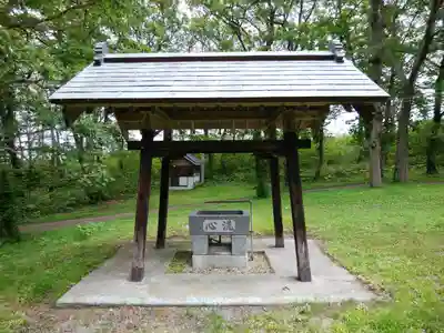 権現山内浦神社の手水舎