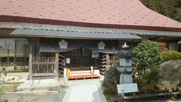 谷性寺の本殿・本堂