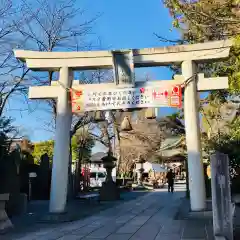 鎮守氷川神社の鳥居