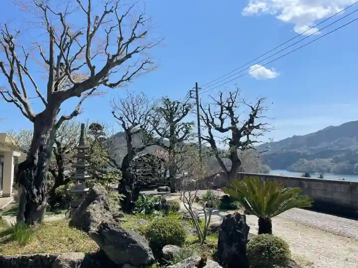 慈眼寺の{uncategorized: "未分類", other: "その他", undefined: "問題あり", building: "その他建物", grave: "お墓", sacred_gate: "鳥居", guardian: "狛犬", statue: "像", buddha: "仏像", history: "歴史", nature: "自然", garden: "庭園", animal: "動物", pagoda: "塔", temizu: "手水舎", mountain_gate: "山門・神門", sanctuary: "本殿・本堂", subordinate: "末社・摂社", art: "芸術", scenery: "景色", jizo: "地蔵", ema: "絵馬", goshuin: "御朱印", omikuji: "おみくじ", items: "授与品その他", amulet: "お守り", goshuincho: "御朱印帳", eats: "食事", festival: "お祭り", votive_dance: "神楽", shichigosan: "七五三参", wedding: "結婚式", experience: "体験その他", initially: "初詣", around: "周辺", anti_infection: "感染症対策"}