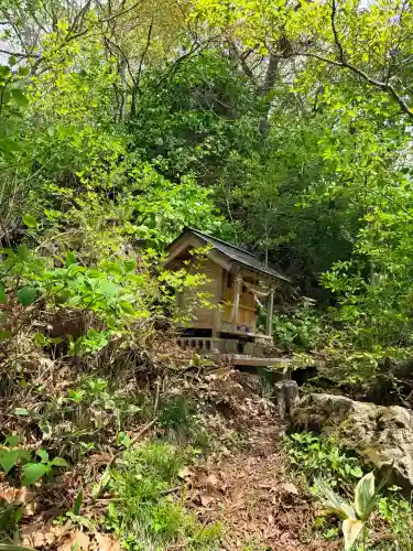 正一位石倉稲荷神社の{uncategorized: "未分類", other: "その他", undefined: "問題あり", building: "その他建物", grave: "お墓", sacred_gate: "鳥居", guardian: "狛犬", statue: "像", buddha: "仏像", history: "歴史", nature: "自然", garden: "庭園", animal: "動物", pagoda: "塔", temizu: "手水舎", mountain_gate: "山門・神門", sanctuary: "本殿・本堂", subordinate: "末社・摂社", art: "芸術", scenery: "景色", jizo: "地蔵", ema: "絵馬", goshuin: "御朱印", omikuji: "おみくじ", items: "授与品その他", amulet: "お守り", goshuincho: "御朱印帳", eats: "食事", festival: "お祭り", votive_dance: "神楽", shichigosan: "七五三参", wedding: "結婚式", experience: "体験その他", initially: "初詣", around: "周辺", anti_infection: "感染症対策"}