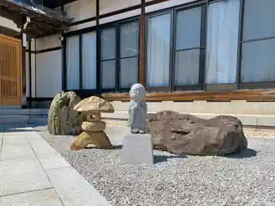 全龍寺の{uncategorized: "未分類", other: "その他", undefined: "問題あり", building: "その他建物", grave: "お墓", sacred_gate: "鳥居", guardian: "狛犬", statue: "像", buddha: "仏像", history: "歴史", nature: "自然", garden: "庭園", animal: "動物", pagoda: "塔", temizu: "手水舎", mountain_gate: "山門・神門", sanctuary: "本殿・本堂", subordinate: "末社・摂社", art: "芸術", scenery: "景色", jizo: "地蔵", ema: "絵馬", goshuin: "御朱印", omikuji: "おみくじ", items: "授与品その他", amulet: "お守り", goshuincho: "御朱印帳", eats: "食事", festival: "お祭り", votive_dance: "神楽", shichigosan: "七五三参", wedding: "結婚式", experience: "体験その他", initially: "初詣", around: "周辺", anti_infection: "感染症対策"}