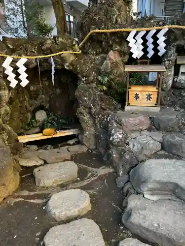 羽衣町厳島神社（関内厳島神社・横浜弁天）の{uncategorized: "未分類", other: "その他", undefined: "問題あり", building: "その他建物", grave: "お墓", sacred_gate: "鳥居", guardian: "狛犬", statue: "像", buddha: "仏像", history: "歴史", nature: "自然", garden: "庭園", animal: "動物", pagoda: "塔", temizu: "手水舎", mountain_gate: "山門・神門", sanctuary: "本殿・本堂", subordinate: "末社・摂社", art: "芸術", scenery: "景色", jizo: "地蔵", ema: "絵馬", goshuin: "御朱印", omikuji: "おみくじ", items: "授与品その他", amulet: "お守り", goshuincho: "御朱印帳", eats: "食事", festival: "お祭り", votive_dance: "神楽", shichigosan: "七五三参", wedding: "結婚式", experience: "体験その他", initially: "初詣", around: "周辺", anti_infection: "感染症対策"}