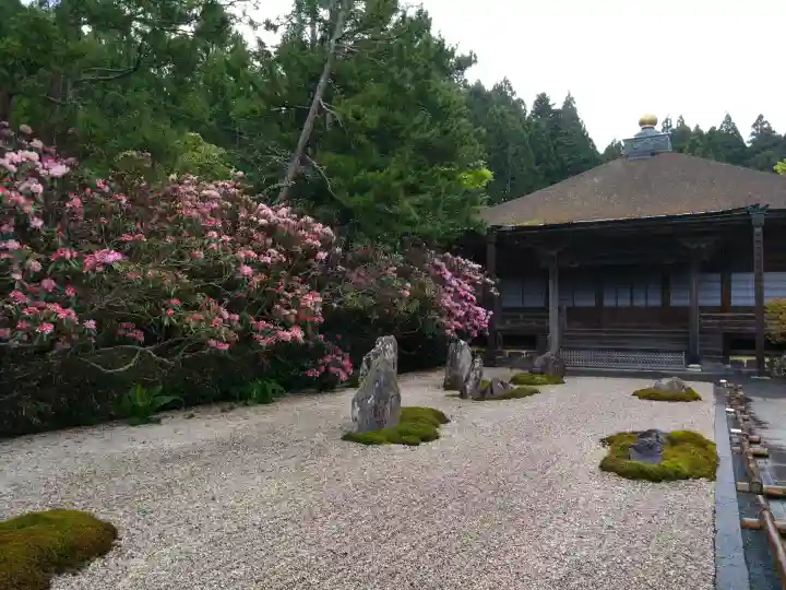桜池院の{uncategorized: "未分類", other: "その他", undefined: "問題あり", building: "その他建物", grave: "お墓", sacred_gate: "鳥居", guardian: "狛犬", statue: "像", buddha: "仏像", history: "歴史", nature: "自然", garden: "庭園", animal: "動物", pagoda: "塔", temizu: "手水舎", mountain_gate: "山門・神門", sanctuary: "本殿・本堂", subordinate: "末社・摂社", art: "芸術", scenery: "景色", jizo: "地蔵", ema: "絵馬", goshuin: "御朱印", omikuji: "おみくじ", items: "授与品その他", amulet: "お守り", goshuincho: "御朱印帳", eats: "食事", festival: "お祭り", votive_dance: "神楽", shichigosan: "七五三参", wedding: "結婚式", experience: "体験その他", initially: "初詣", around: "周辺", anti_infection: "感染症対策"}