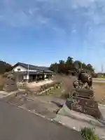 六所神社の{uncategorized: "未分類", other: "その他", undefined: "問題あり", building: "その他建物", grave: "お墓", sacred_gate: "鳥居", guardian: "狛犬", statue: "像", buddha: "仏像", history: "歴史", nature: "自然", garden: "庭園", animal: "動物", pagoda: "塔", temizu: "手水舎", mountain_gate: "山門・神門", sanctuary: "本殿・本堂", subordinate: "末社・摂社", art: "芸術", scenery: "景色", jizo: "地蔵", ema: "絵馬", goshuin: "御朱印", omikuji: "おみくじ", items: "授与品その他", amulet: "お守り", goshuincho: "御朱印帳", eats: "食事", festival: "お祭り", votive_dance: "神楽", shichigosan: "七五三参", wedding: "結婚式", experience: "体験その他", initially: "初詣", around: "周辺", anti_infection: "感染症対策"}