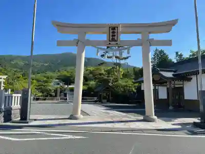 伊奈神社の{uncategorized: "未分類", other: "その他", undefined: "問題あり", building: "その他建物", grave: "お墓", sacred_gate: "鳥居", guardian: "狛犬", statue: "像", buddha: "仏像", history: "歴史", nature: "自然", garden: "庭園", animal: "動物", pagoda: "塔", temizu: "手水舎", mountain_gate: "山門・神門", sanctuary: "本殿・本堂", subordinate: "末社・摂社", art: "芸術", scenery: "景色", jizo: "地蔵", ema: "絵馬", goshuin: "御朱印", omikuji: "おみくじ", items: "授与品その他", amulet: "お守り", goshuincho: "御朱印帳", eats: "食事", festival: "お祭り", votive_dance: "神楽", shichigosan: "七五三参", wedding: "結婚式", experience: "体験その他", initially: "初詣", around: "周辺", anti_infection: "感染症対策"}