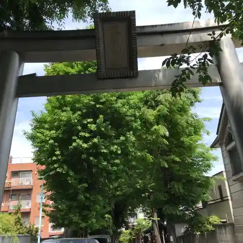 穏田神社の鳥居