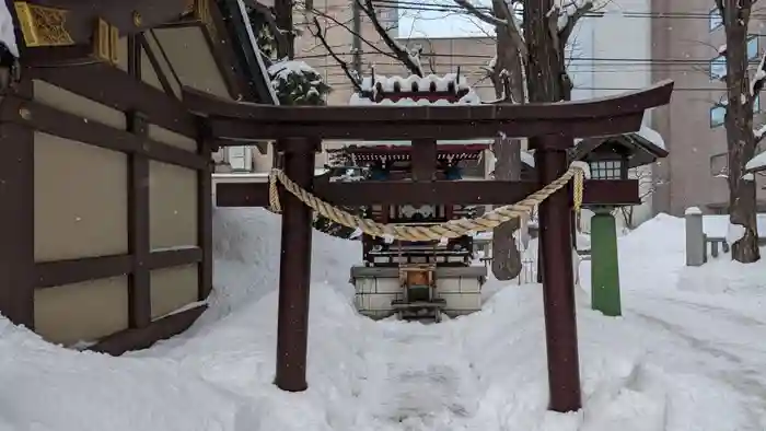 出世稲荷社（三吉神社内）の鳥居