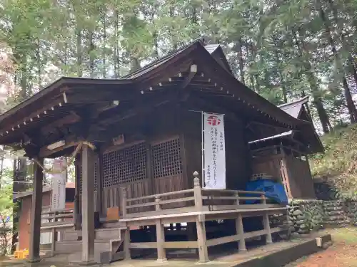 宇津貫熊野神社の{uncategorized: "未分類", other: "その他", undefined: "問題あり", building: "その他建物", grave: "お墓", sacred_gate: "鳥居", guardian: "狛犬", statue: "像", buddha: "仏像", history: "歴史", nature: "自然", garden: "庭園", animal: "動物", pagoda: "塔", temizu: "手水舎", mountain_gate: "山門・神門", sanctuary: "本殿・本堂", subordinate: "末社・摂社", art: "芸術", scenery: "景色", jizo: "地蔵", ema: "絵馬", goshuin: "御朱印", omikuji: "おみくじ", items: "授与品その他", amulet: "お守り", goshuincho: "御朱印帳", eats: "食事", festival: "お祭り", votive_dance: "神楽", shichigosan: "七五三参", wedding: "結婚式", experience: "体験その他", initially: "初詣", around: "周辺", anti_infection: "感染症対策"}