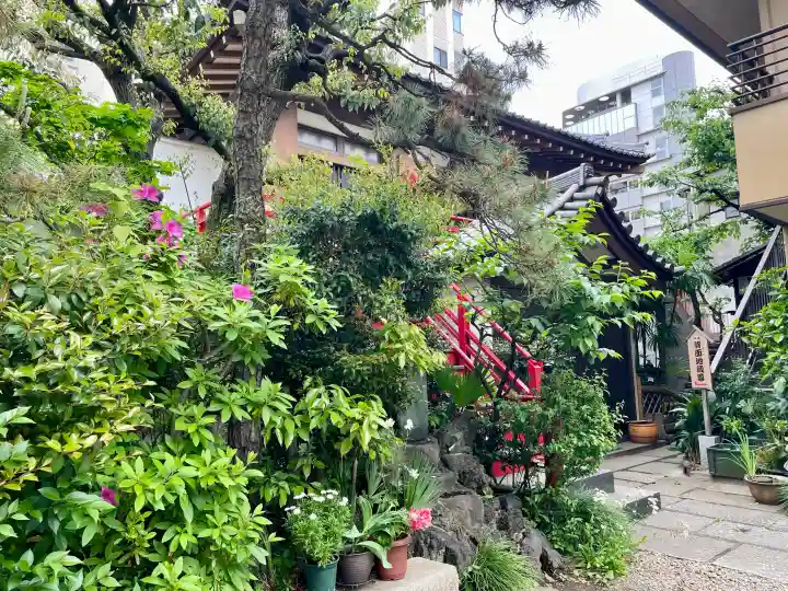 薬王寺の{uncategorized: "未分類", other: "その他", undefined: "問題あり", building: "その他建物", grave: "お墓", sacred_gate: "鳥居", guardian: "狛犬", statue: "像", buddha: "仏像", history: "歴史", nature: "自然", garden: "庭園", animal: "動物", pagoda: "塔", temizu: "手水舎", mountain_gate: "山門・神門", sanctuary: "本殿・本堂", subordinate: "末社・摂社", art: "芸術", scenery: "景色", jizo: "地蔵", ema: "絵馬", goshuin: "御朱印", omikuji: "おみくじ", items: "授与品その他", amulet: "お守り", goshuincho: "御朱印帳", eats: "食事", festival: "お祭り", votive_dance: "神楽", shichigosan: "七五三参", wedding: "結婚式", experience: "体験その他", initially: "初詣", around: "周辺", anti_infection: "感染症対策"}