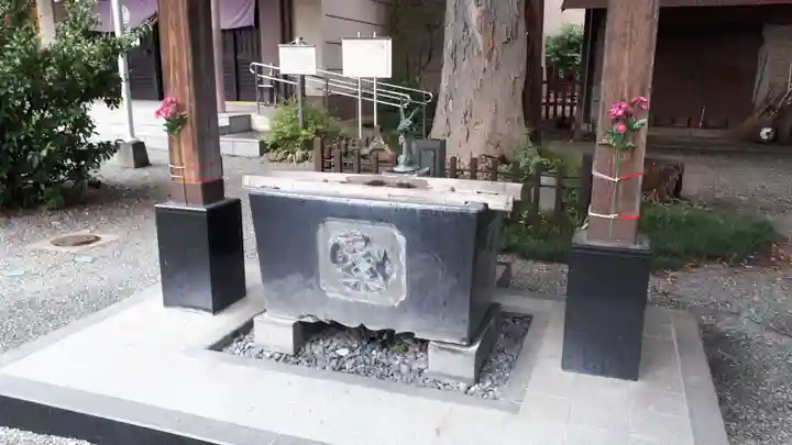 日野八坂神社の手水舎