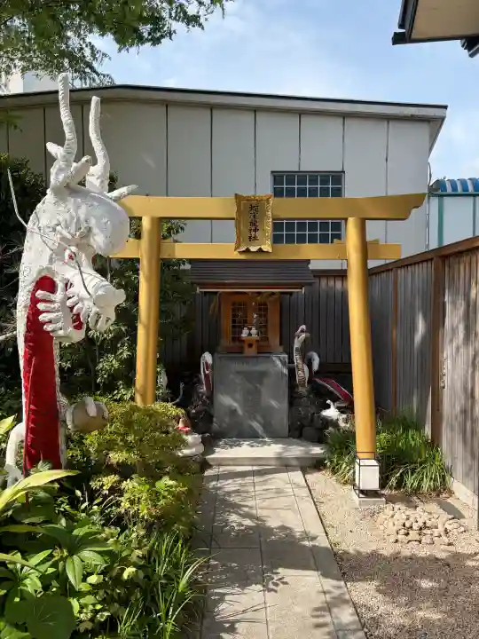 蛇窪神社の{uncategorized: "未分類", other: "その他", undefined: "問題あり", building: "その他建物", grave: "お墓", sacred_gate: "鳥居", guardian: "狛犬", statue: "像", buddha: "仏像", history: "歴史", nature: "自然", garden: "庭園", animal: "動物", pagoda: "塔", temizu: "手水舎", mountain_gate: "山門・神門", sanctuary: "本殿・本堂", subordinate: "末社・摂社", art: "芸術", scenery: "景色", jizo: "地蔵", ema: "絵馬", goshuin: "御朱印", omikuji: "おみくじ", items: "授与品その他", amulet: "お守り", goshuincho: "御朱印帳", eats: "食事", festival: "お祭り", votive_dance: "神楽", shichigosan: "七五三参", wedding: "結婚式", experience: "体験その他", initially: "初詣", around: "周辺", anti_infection: "感染症対策"}