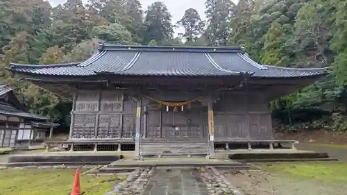 美麻奈比古神社の本殿・本堂