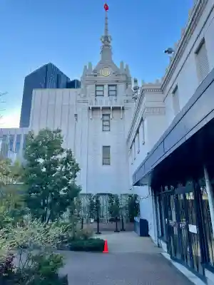 三囲神社（三圍神社）日本橋摂社の{uncategorized: "未分類", other: "その他", undefined: "問題あり", building: "その他建物", grave: "お墓", sacred_gate: "鳥居", guardian: "狛犬", statue: "像", buddha: "仏像", history: "歴史", nature: "自然", garden: "庭園", animal: "動物", pagoda: "塔", temizu: "手水舎", mountain_gate: "山門・神門", sanctuary: "本殿・本堂", subordinate: "末社・摂社", art: "芸術", scenery: "景色", jizo: "地蔵", ema: "絵馬", goshuin: "御朱印", omikuji: "おみくじ", items: "授与品その他", amulet: "お守り", goshuincho: "御朱印帳", eats: "食事", festival: "お祭り", votive_dance: "神楽", shichigosan: "七五三参", wedding: "結婚式", experience: "体験その他", initially: "初詣", around: "周辺", anti_infection: "感染症対策"}