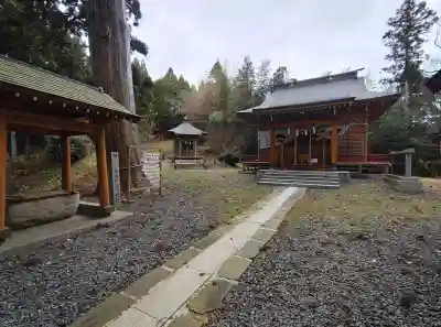 新山神社の{uncategorized: "未分類", other: "その他", undefined: "問題あり", building: "その他建物", grave: "お墓", sacred_gate: "鳥居", guardian: "狛犬", statue: "像", buddha: "仏像", history: "歴史", nature: "自然", garden: "庭園", animal: "動物", pagoda: "塔", temizu: "手水舎", mountain_gate: "山門・神門", sanctuary: "本殿・本堂", subordinate: "末社・摂社", art: "芸術", scenery: "景色", jizo: "地蔵", ema: "絵馬", goshuin: "御朱印", omikuji: "おみくじ", items: "授与品その他", amulet: "お守り", goshuincho: "御朱印帳", eats: "食事", festival: "お祭り", votive_dance: "神楽", shichigosan: "七五三参", wedding: "結婚式", experience: "体験その他", initially: "初詣", around: "周辺", anti_infection: "感染症対策"}