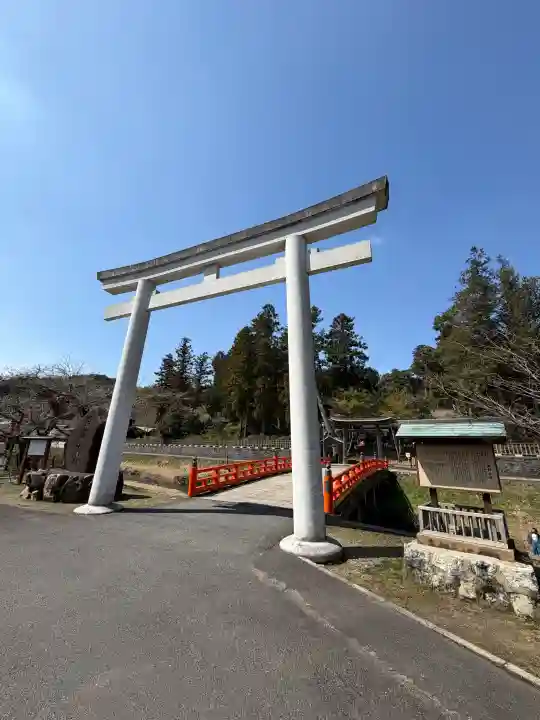 熊野大社の{uncategorized: "未分類", other: "その他", undefined: "問題あり", building: "その他建物", grave: "お墓", sacred_gate: "鳥居", guardian: "狛犬", statue: "像", buddha: "仏像", history: "歴史", nature: "自然", garden: "庭園", animal: "動物", pagoda: "塔", temizu: "手水舎", mountain_gate: "山門・神門", sanctuary: "本殿・本堂", subordinate: "末社・摂社", art: "芸術", scenery: "景色", jizo: "地蔵", ema: "絵馬", goshuin: "御朱印", omikuji: "おみくじ", items: "授与品その他", amulet: "お守り", goshuincho: "御朱印帳", eats: "食事", festival: "お祭り", votive_dance: "神楽", shichigosan: "七五三参", wedding: "結婚式", experience: "体験その他", initially: "初詣", around: "周辺", anti_infection: "感染症対策"}