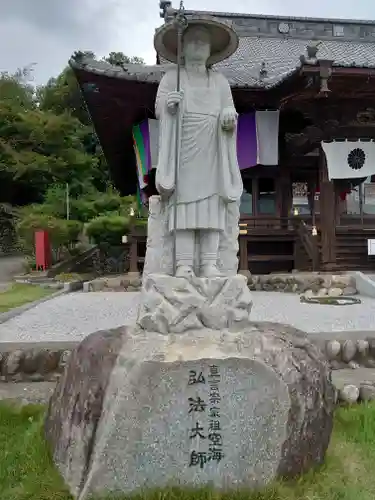 埼玉厄除け開運大師・龍泉寺（切り絵御朱印発祥の寺）の像